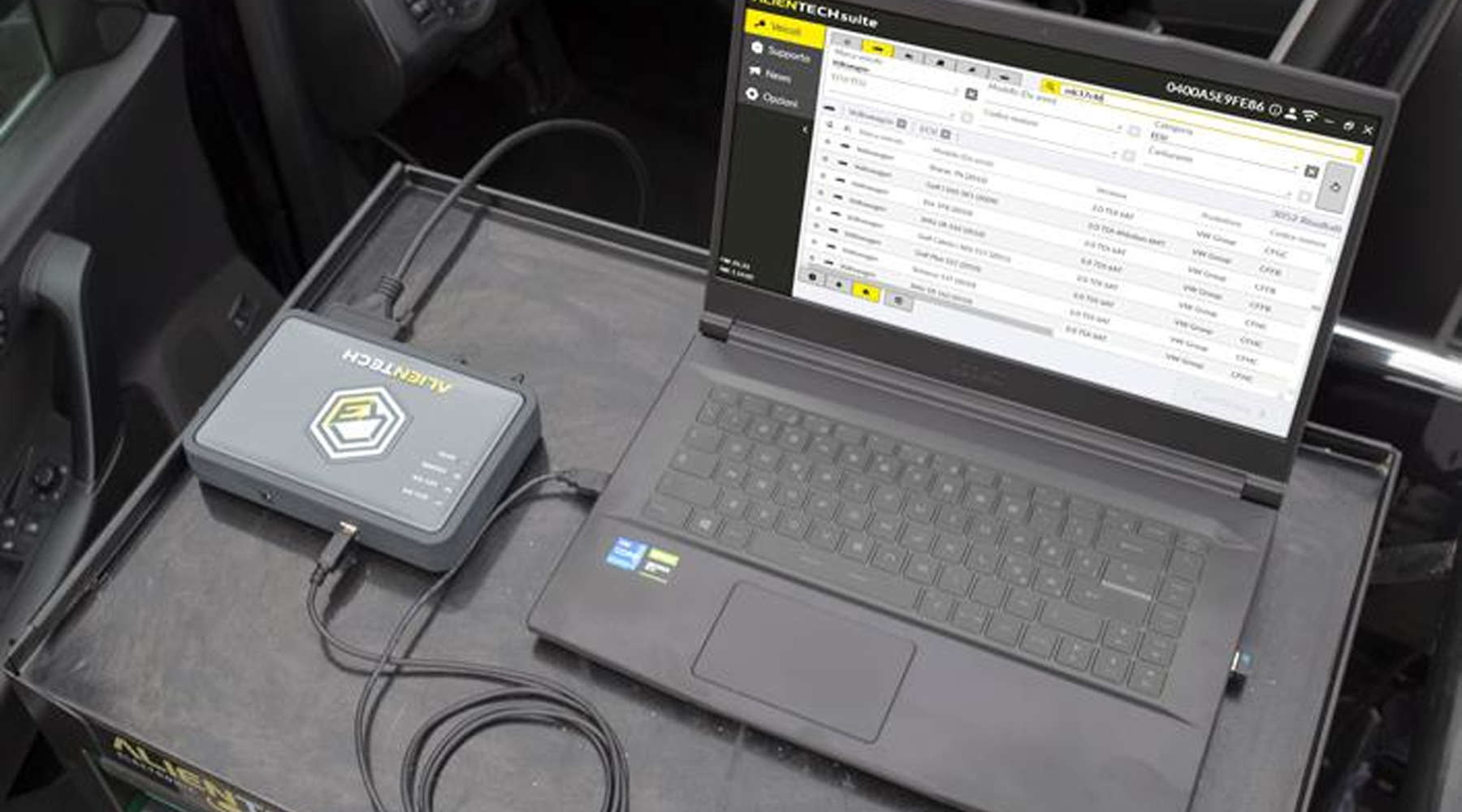 Valise iCarsoft affichant la pression turbo en temps réel après une reprogrammation Autotuner
